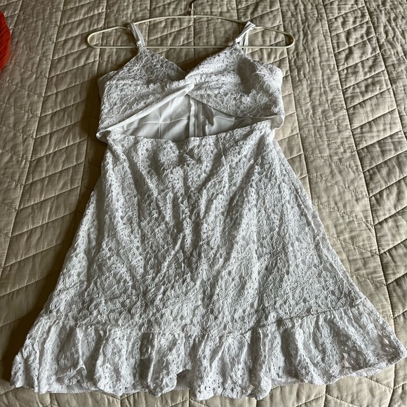 Lace Mini Cutout dress - Picture 2 of 8